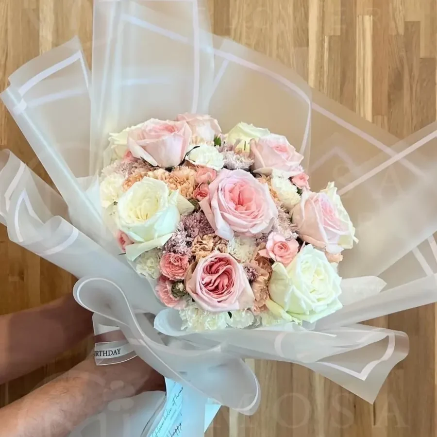 ช่อดอกคาร์เนชั่นสีชมพู-ขาวผสมกุหลาบ จาก Cmosa Flower