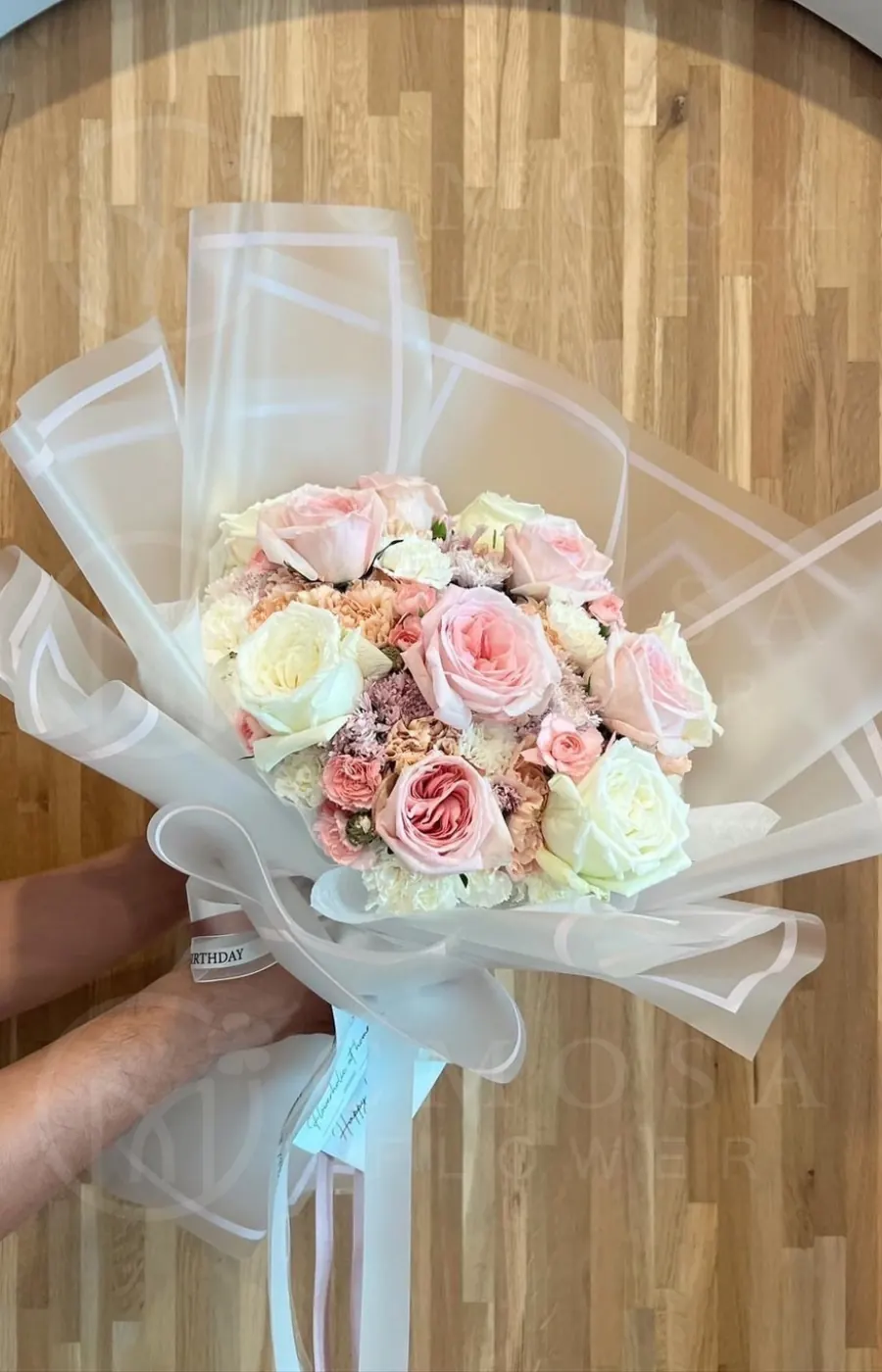 ช่อดอกคาร์เนชั่นสีชมพู-ขาวผสมกุหลาบ จาก Cmosa Flower